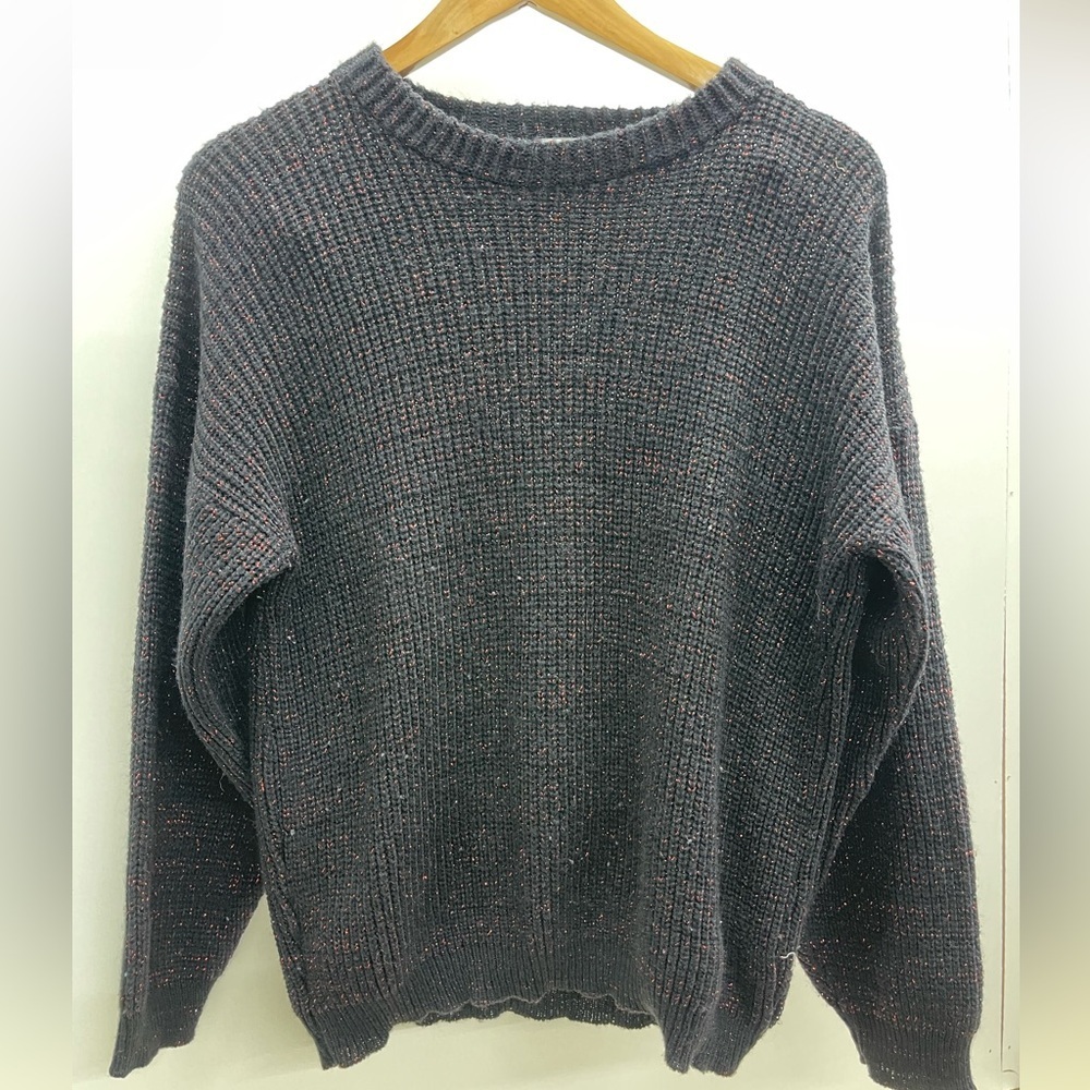 Vintage Rave Women's Black and Red Speckled Crew Neck Sweater
